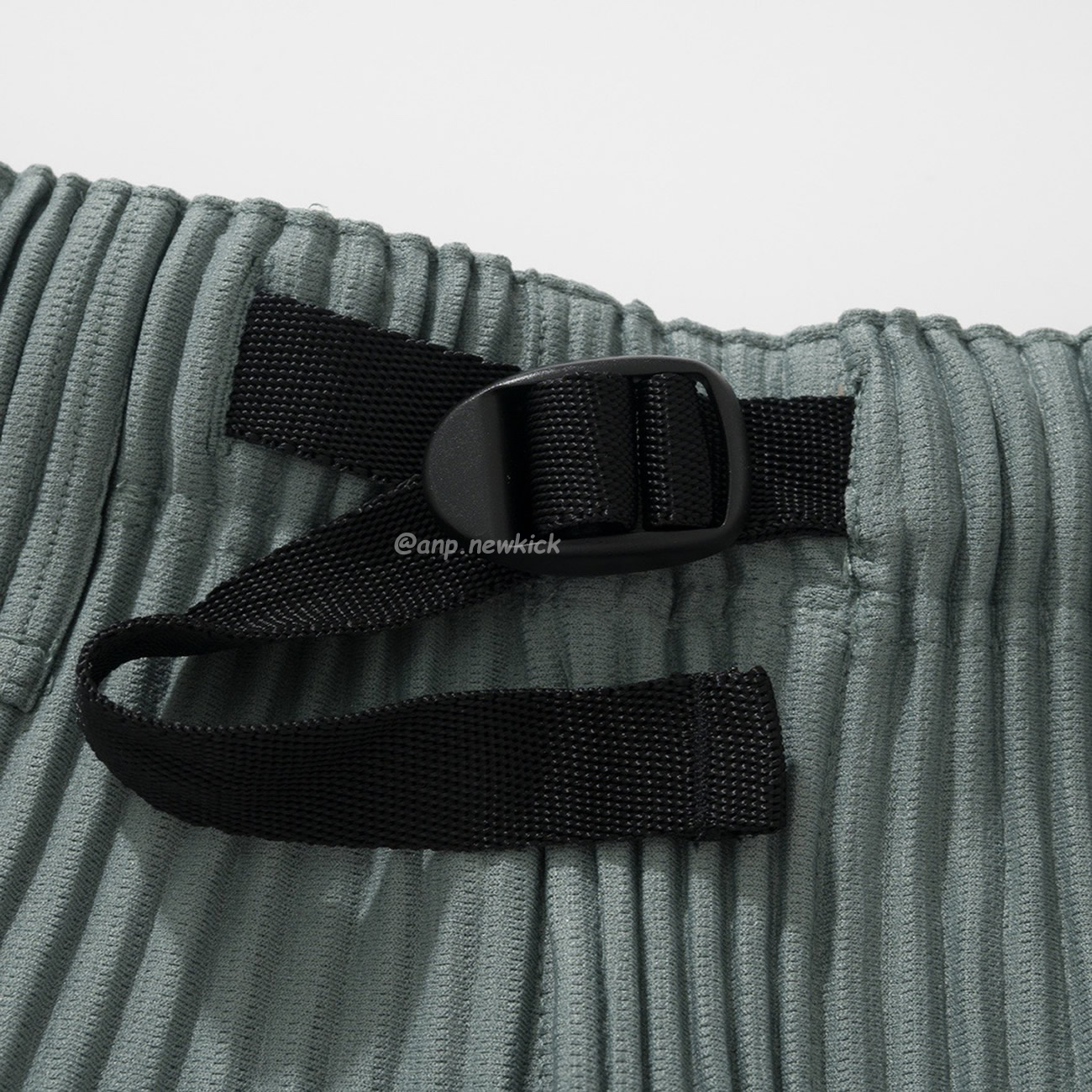 Homme Plissé Issey Miyake Flip Shorts Black Green (15) - www.newkick.org