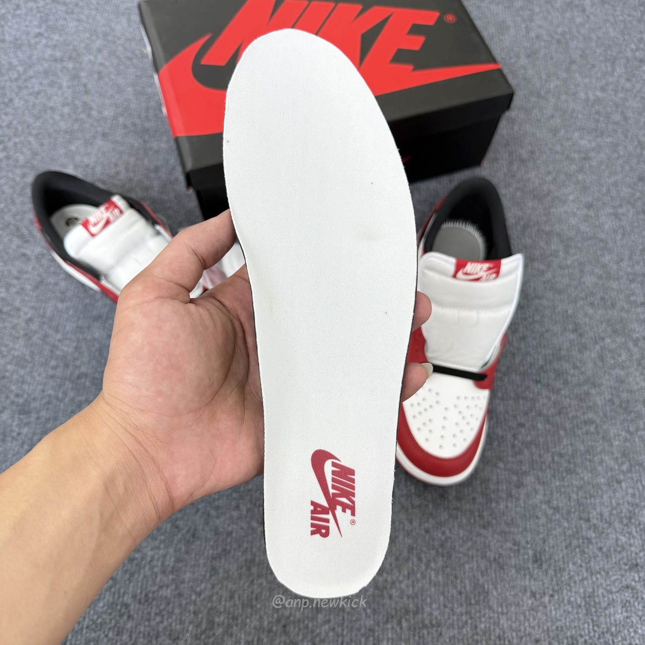 Air Jordan 1 Retro Low Og Chicago 2025 Hq6998 600 (10) - www.newkick.org