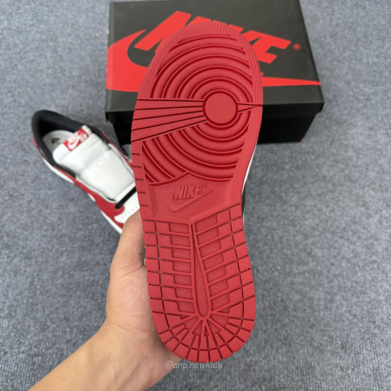 Air Jordan 1 Retro Low Og Chicago 2025 Hq6998 600 (11) - www.newkick.org