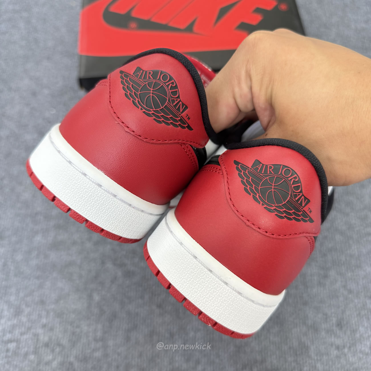 Air Jordan 1 Retro Low Og Chicago 2025 Hq6998 600 (2) - www.newkick.org