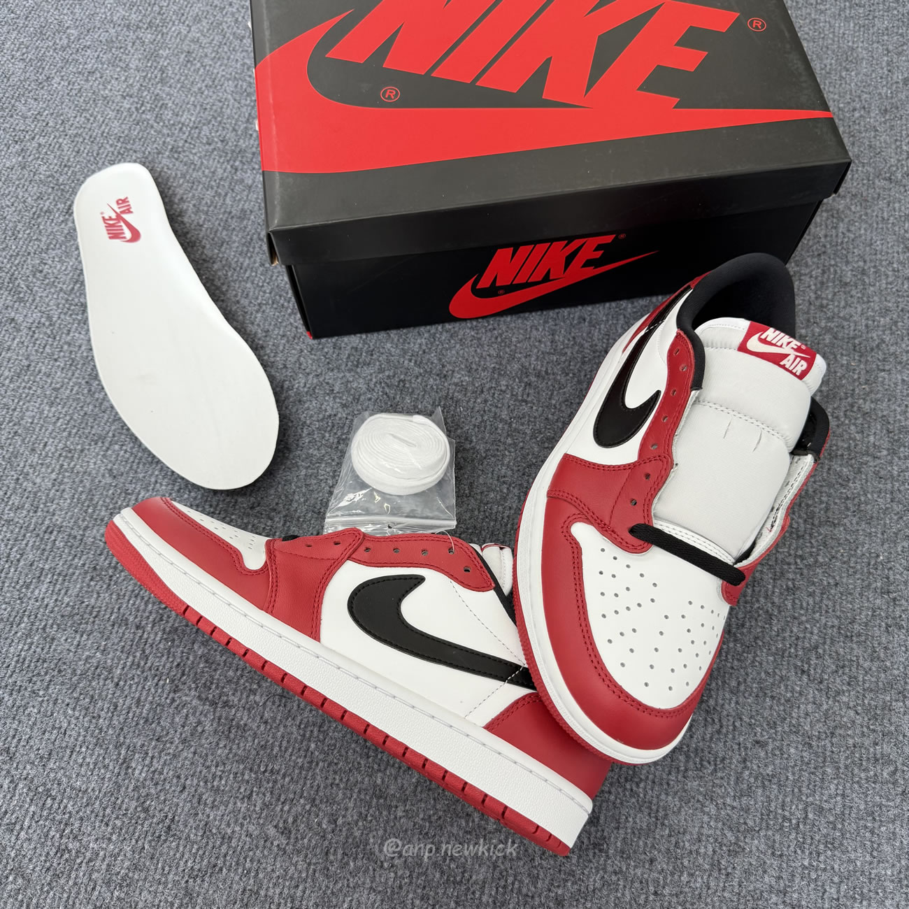 Air Jordan 1 Retro Low Og Chicago 2025 Hq6998 600 (3) - www.newkick.org