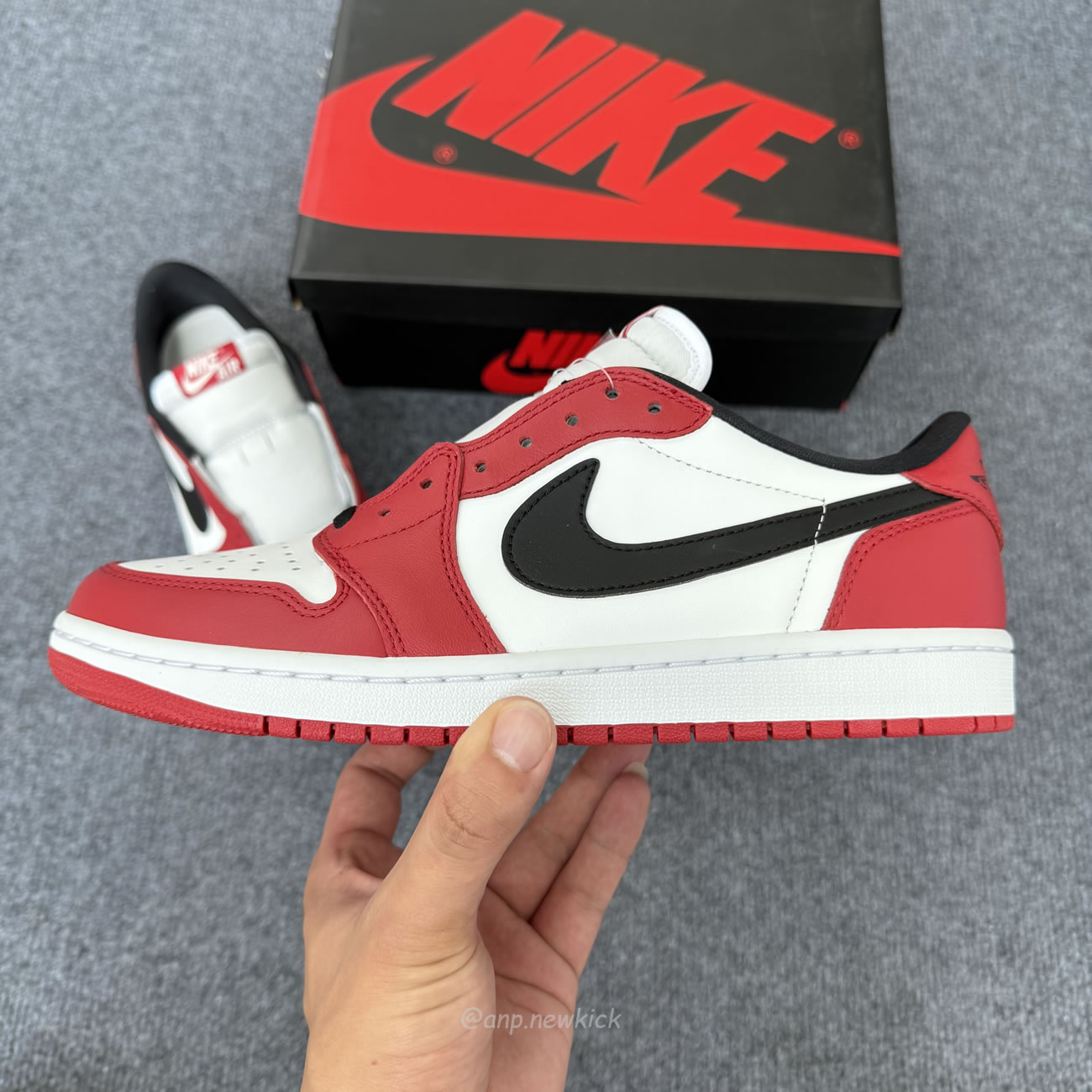 Air Jordan 1 Retro Low Og Chicago 2025 Hq6998 600 (5) - www.newkick.org