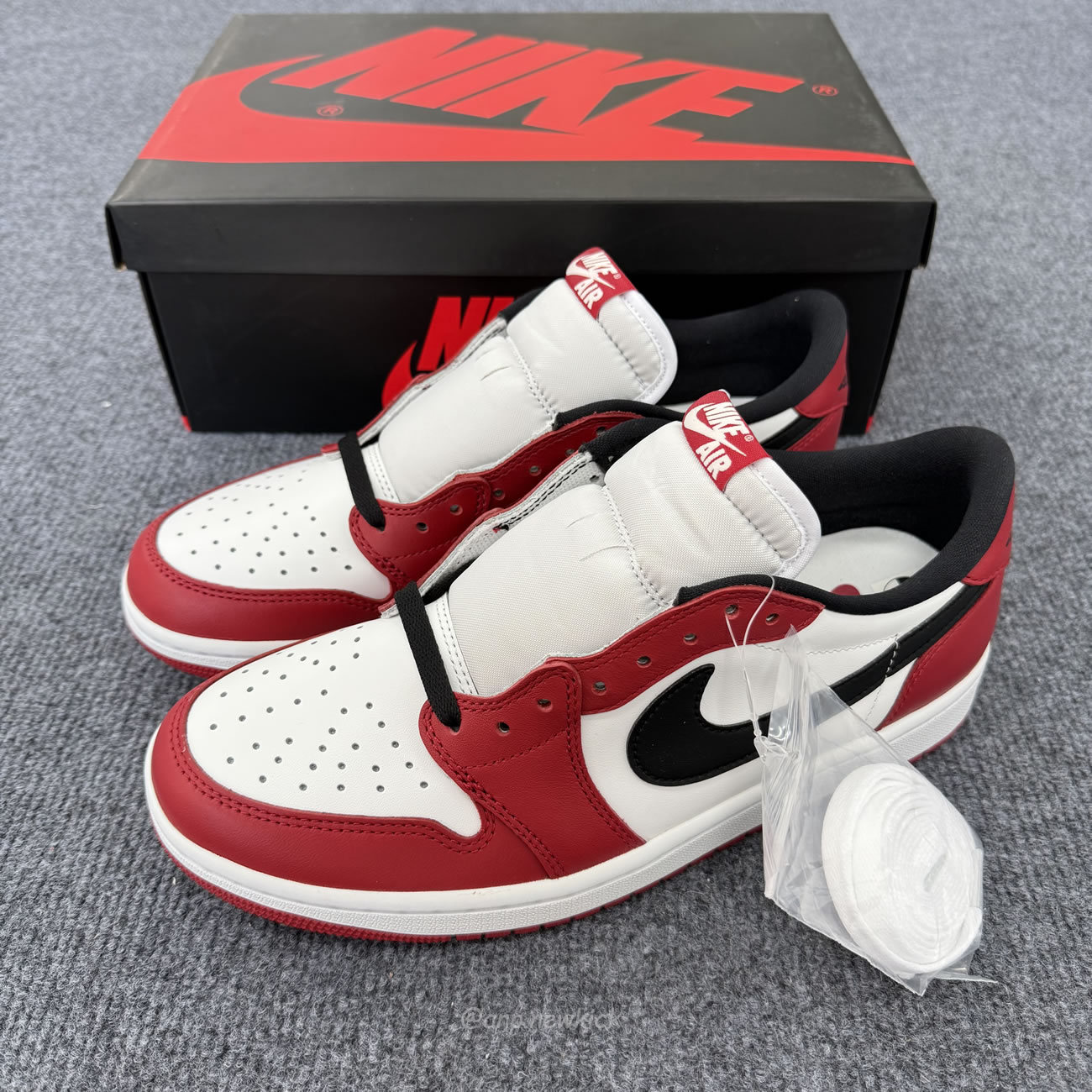 Air Jordan 1 Retro Low Og Chicago 2025 Hq6998 600 (6) - www.newkick.org