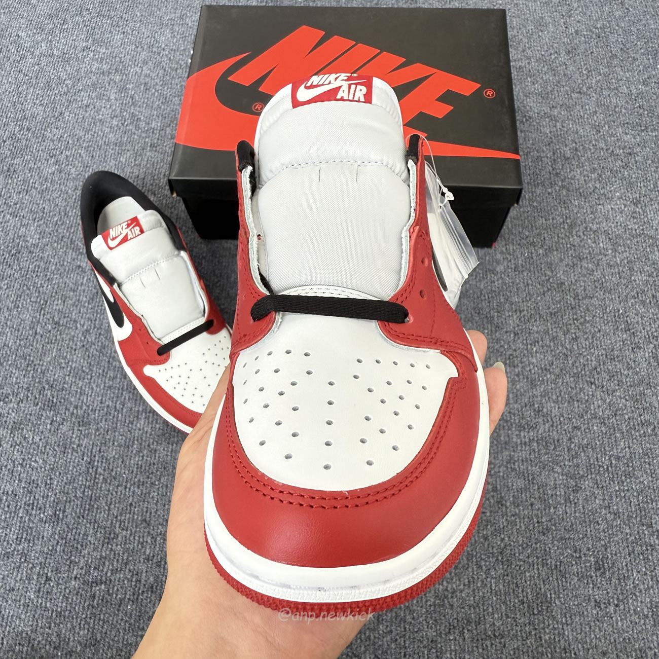Air Jordan 1 Retro Low Og Chicago 2025 Hq6998 600 (7) - www.newkick.org