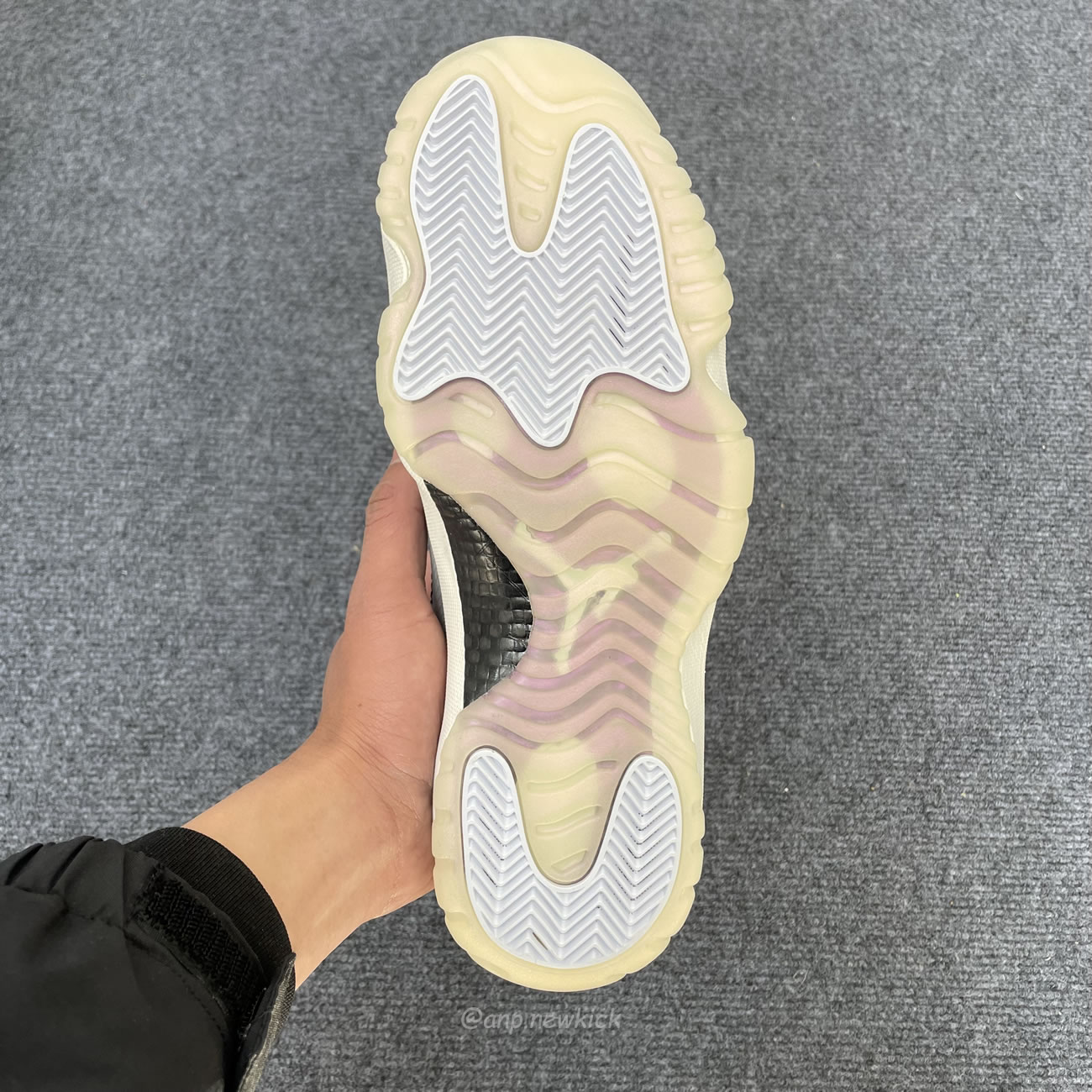 Air Jordan 11 Retro Low Year Of The Snake Hq7000 001 (4) - www.newkick.org