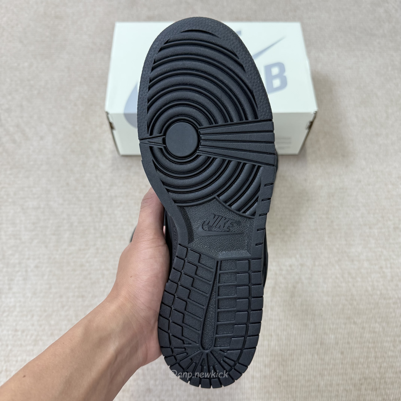 Nike Sb Dunk Low Supreme 94 Black Hq8487 001 (5) - www.newkick.org