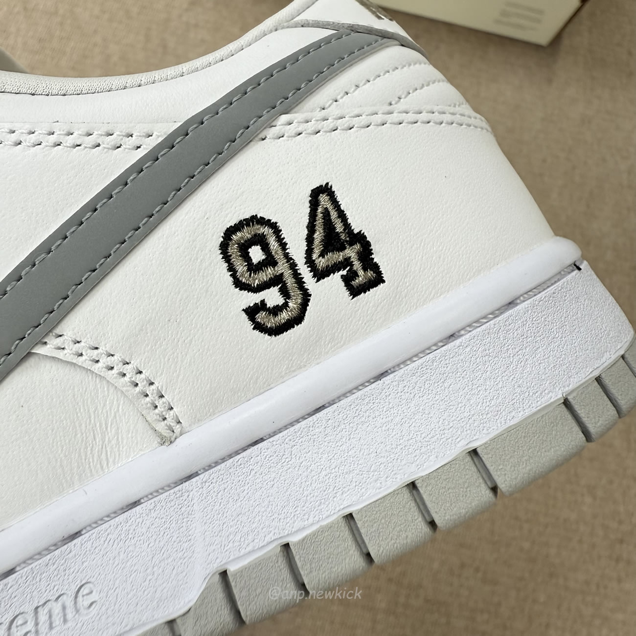 Nike Sb Dunk Low Supreme 94 White Metallic Silver Hq8487 100 (3) - www.newkick.org