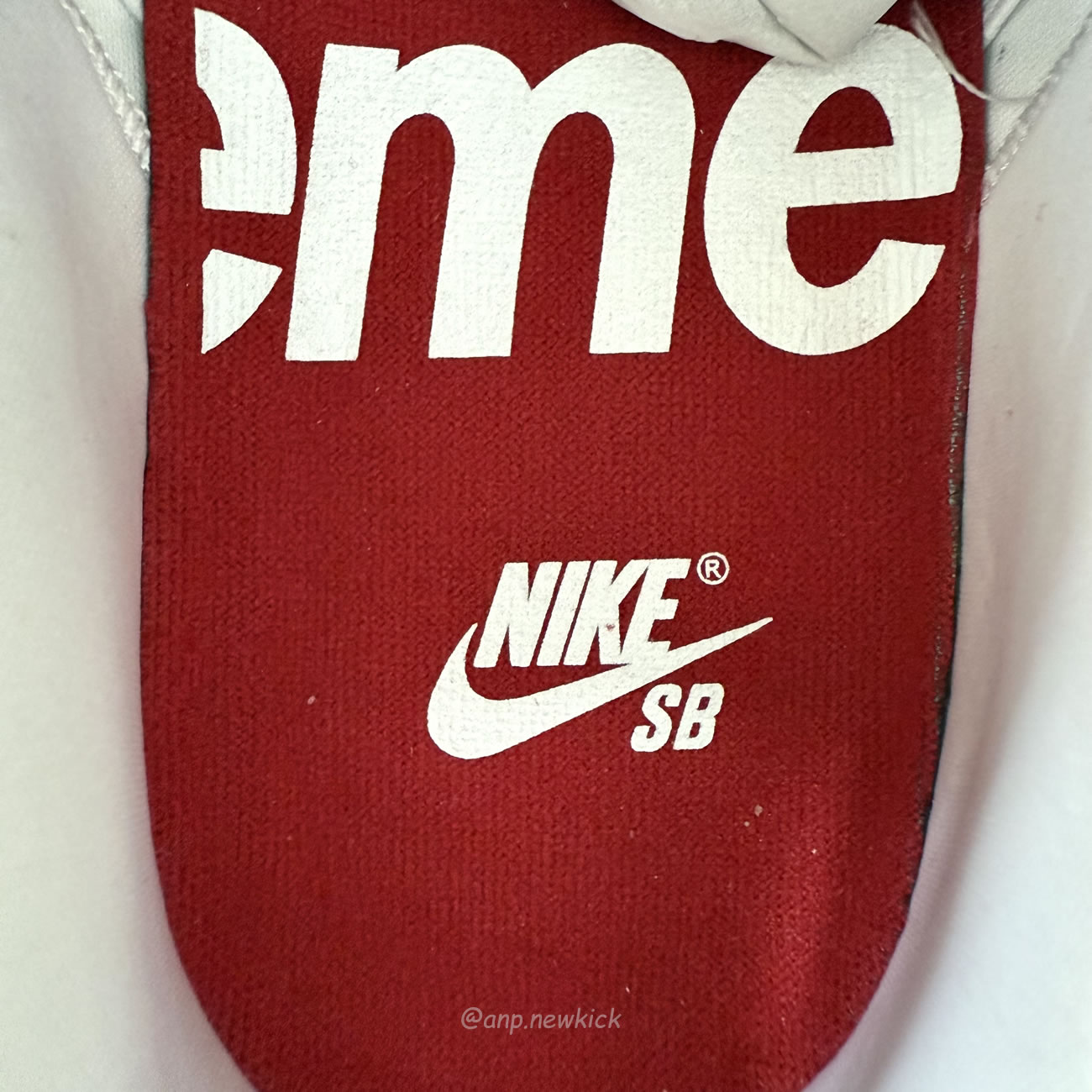 Nike Sb Dunk Low Supreme 94 White Metallic Silver Hq8487 100 (4) - www.newkick.org