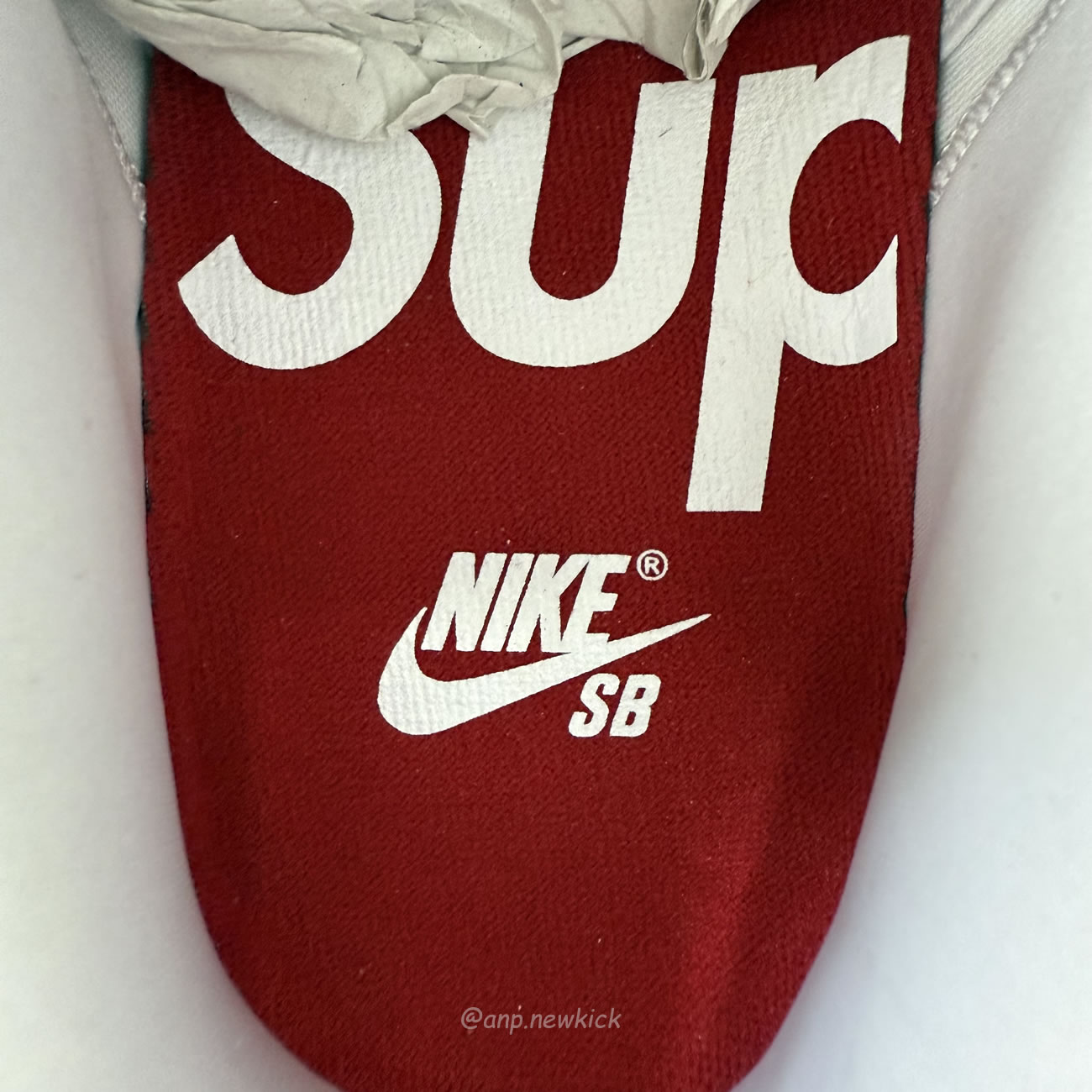 Nike Sb Dunk Low Supreme 94 White Metallic Silver Hq8487 100 (8) - www.newkick.org