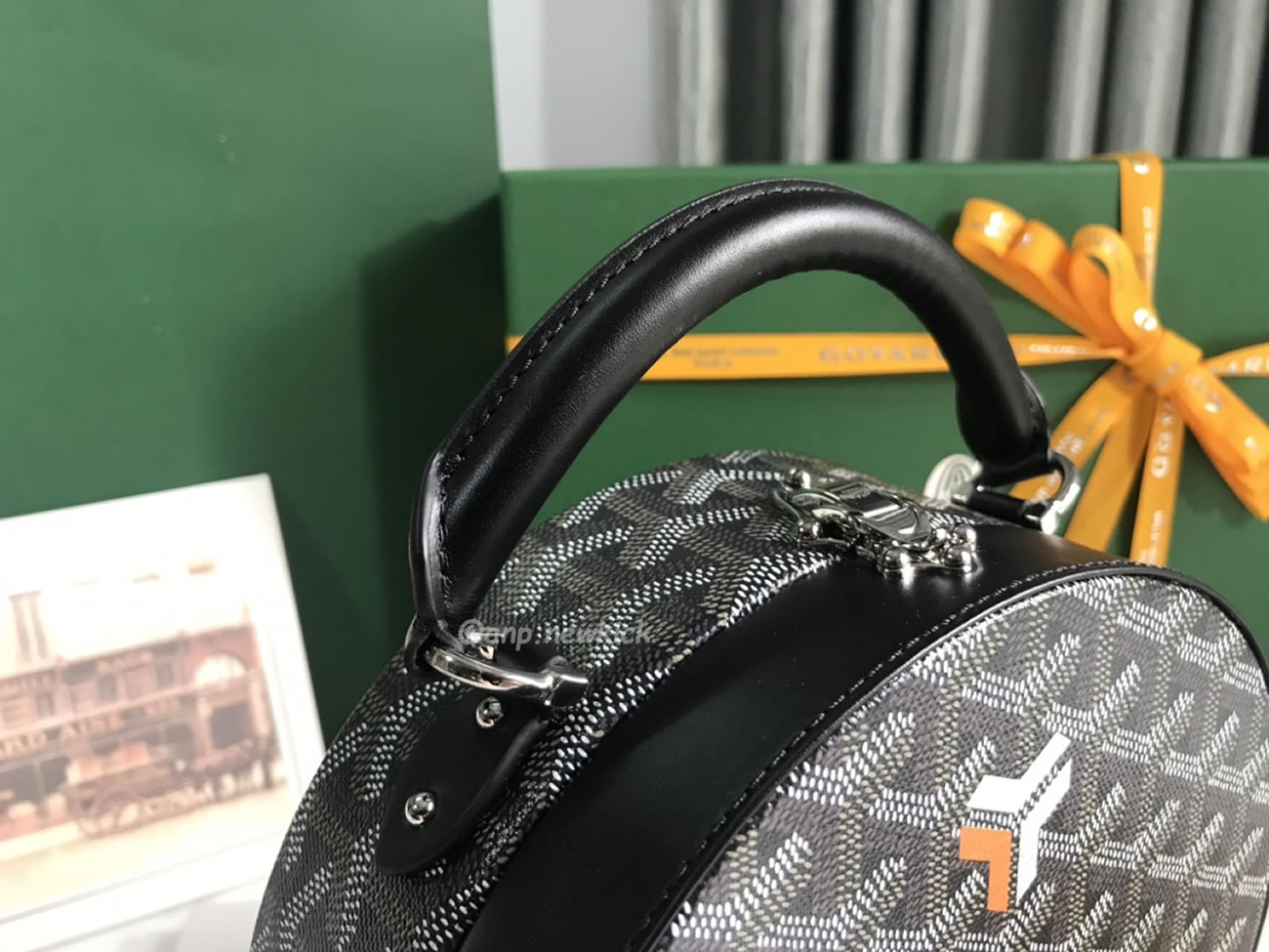 Goyard Alto Hat Box Bag 16.5 Cm X 7 Cm X 18 Cm (14) - www.newkick.org Goyard Alto Hat Box Bag 16.5 Cm X 7 Cm X 18 Cm (14) - www.newkick.org