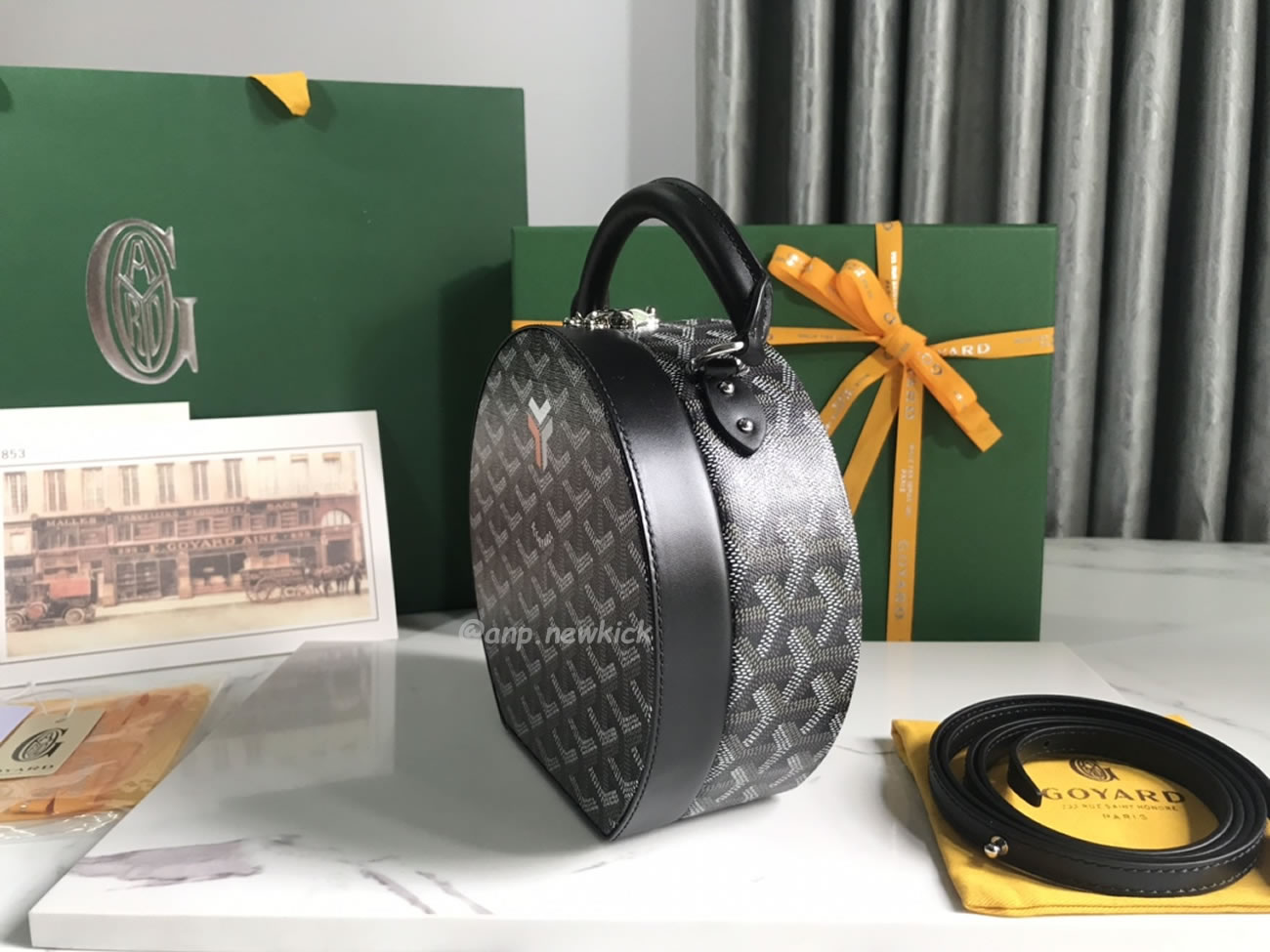 Goyard Alto Hat Box Bag 16.5 Cm X 7 Cm X 18 Cm (15) - www.newkick.org Goyard Alto Hat Box Bag 16.5 Cm X 7 Cm X 18 Cm (15) - www.newkick.org