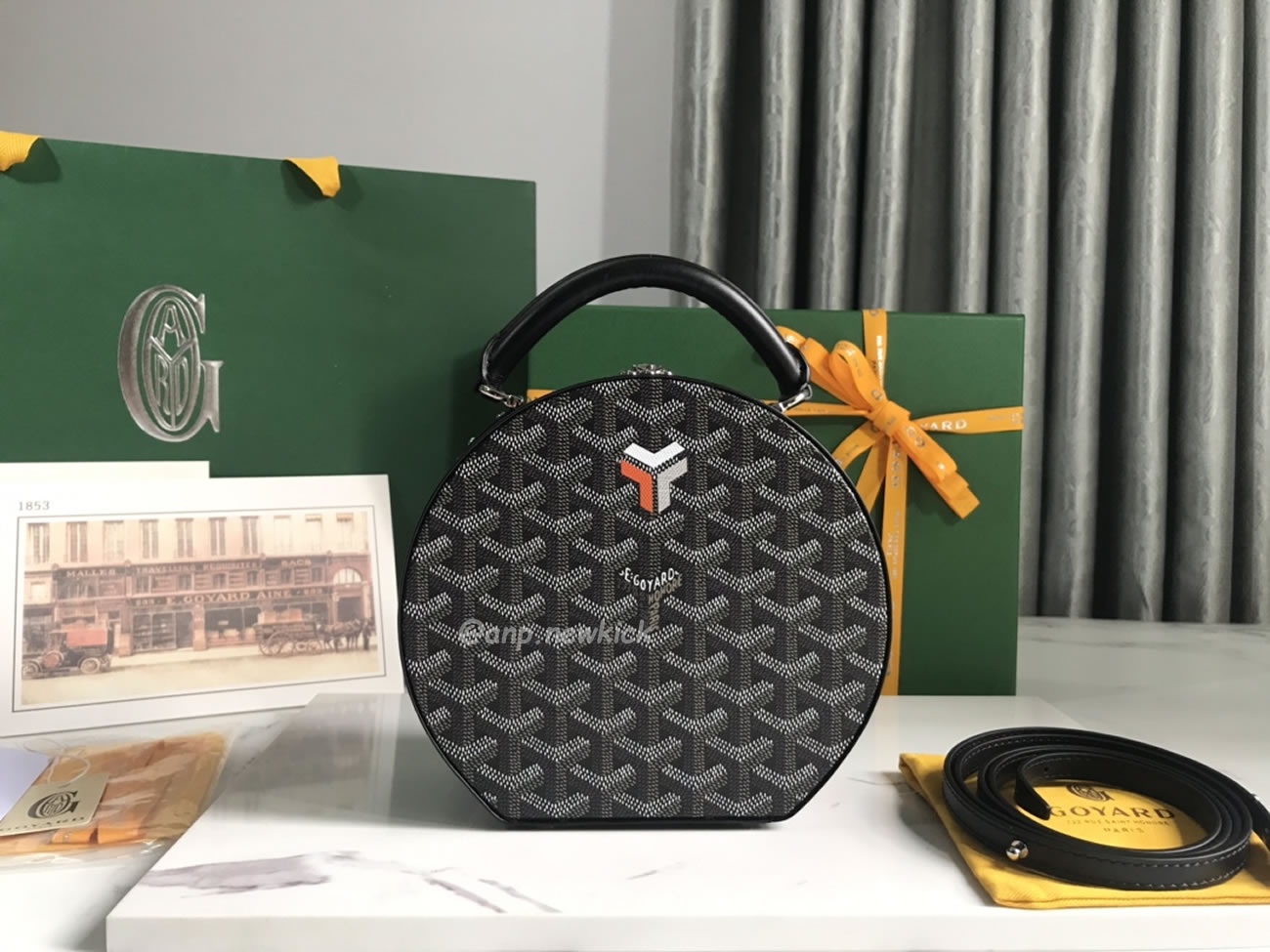 Goyard Alto Hat Box Bag 16.5 Cm X 7 Cm X 18 Cm (17) - www.newkick.org Goyard Alto Hat Box Bag 16.5 Cm X 7 Cm X 18 Cm (17) - www.newkick.org