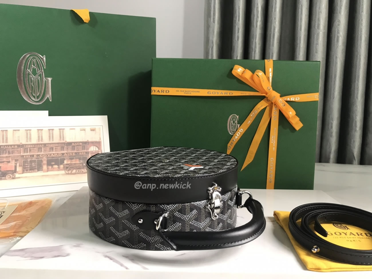 Goyard Alto Hat Box Bag 16.5 Cm X 7 Cm X 18 Cm (19) - www.newkick.org Goyard Alto Hat Box Bag 16.5 Cm X 7 Cm X 18 Cm (19) - www.newkick.org