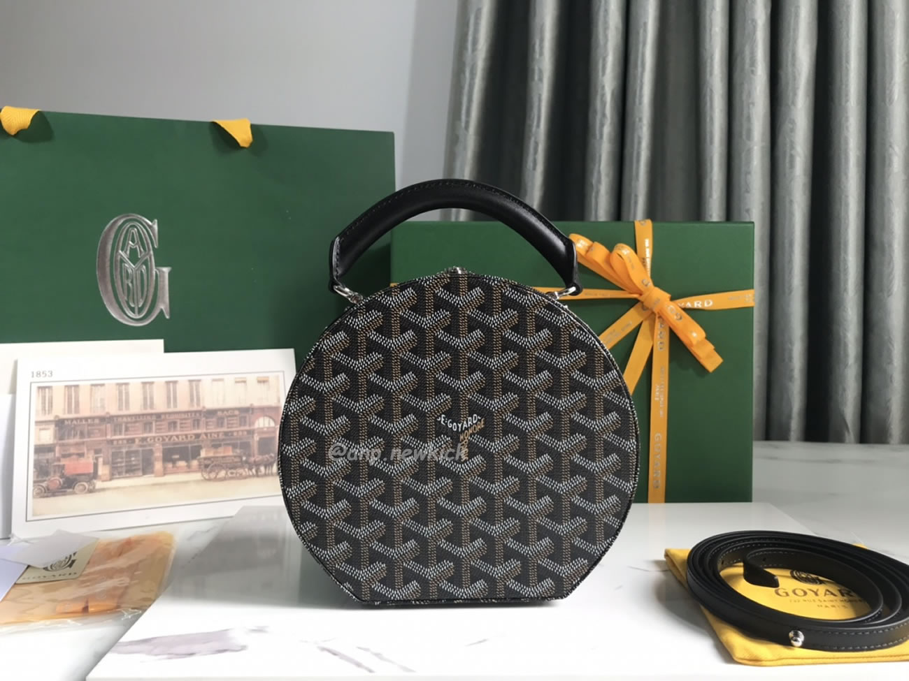 Goyard Alto Hat Box Bag 16.5 Cm X 7 Cm X 18 Cm (3) - www.newkick.org Goyard Alto Hat Box Bag 16.5 Cm X 7 Cm X 18 Cm (3) - www.newkick.org