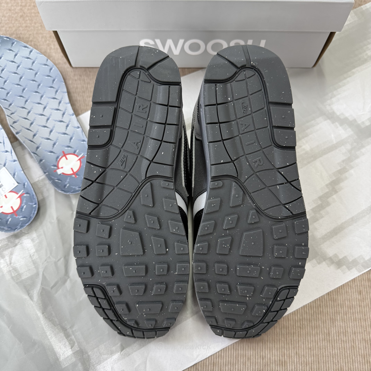 Nike Air Max 1 Swoosh Low Poly Big Head Mode Ib9898 001 (9) - www.newkick.org