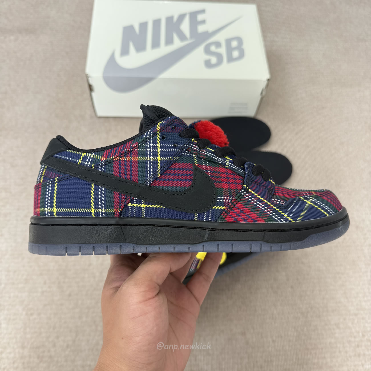 Nike Sb Dunk Low Nardwuar Ii1493 600 (4) - www.newkick.org