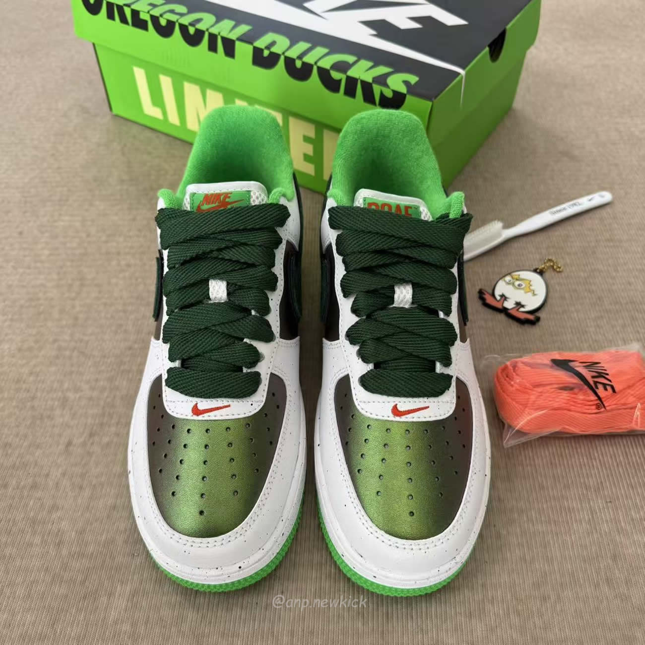 Nike Air Force 1 Low Ducks Of A Feather University Of Oregon Egg Or Duck Iu7613 100 (3) - www.newkick.org