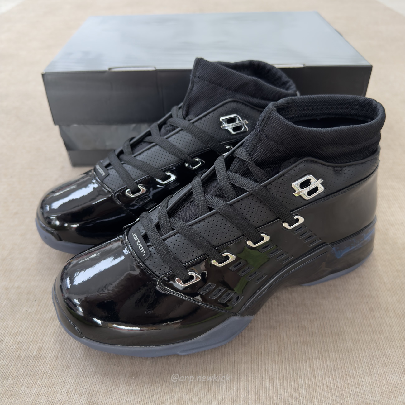 Air Jordan 17 Retro Low Sp Black Patent Iv7640 001 (8) - www.newkick.org Air Jordan 17 Retro Low Sp Black Patent Iv7640 001 (8) - www.newkick.org
