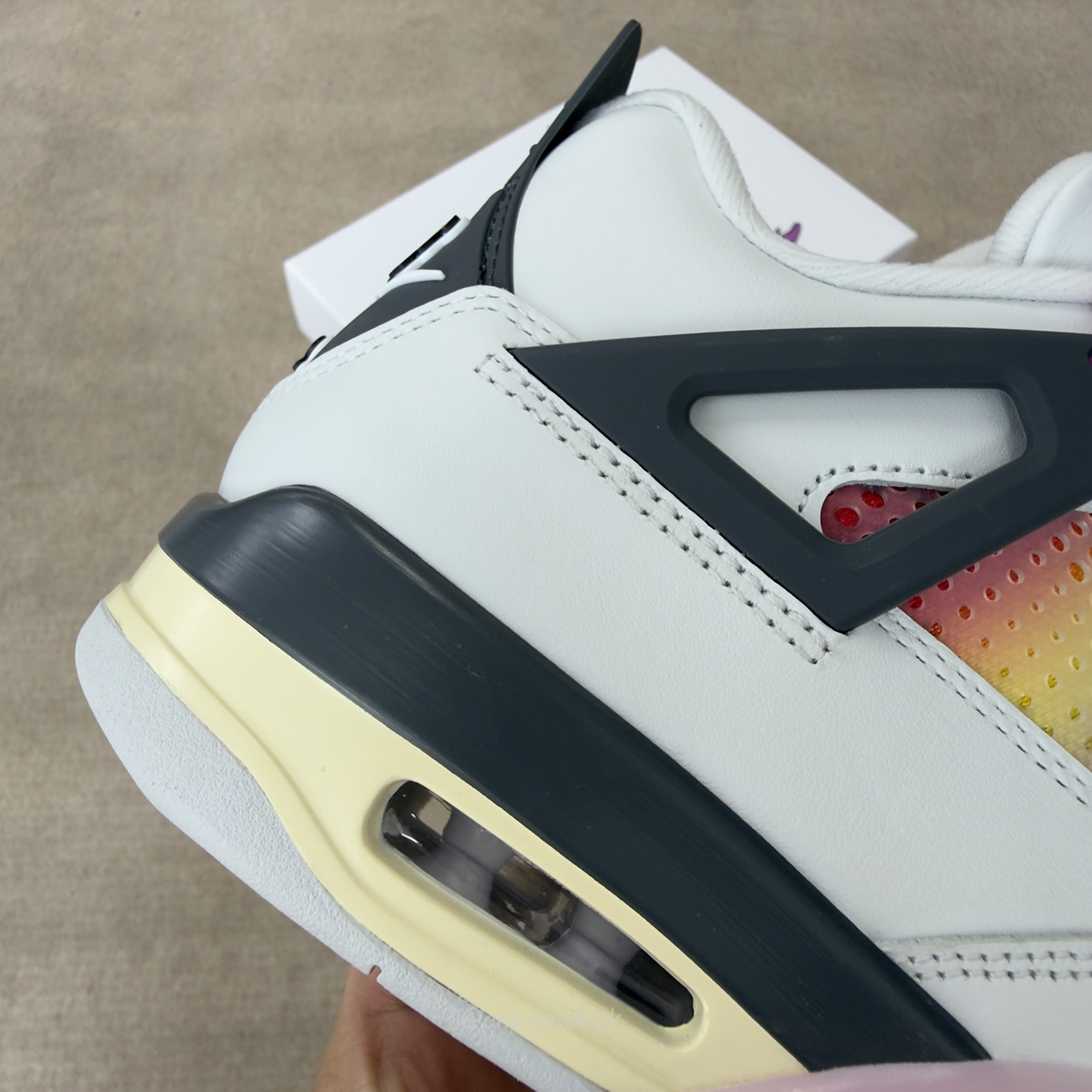 Air Jordan 4 Retro Comic Ja1135 100 (11) - www.newkick.org