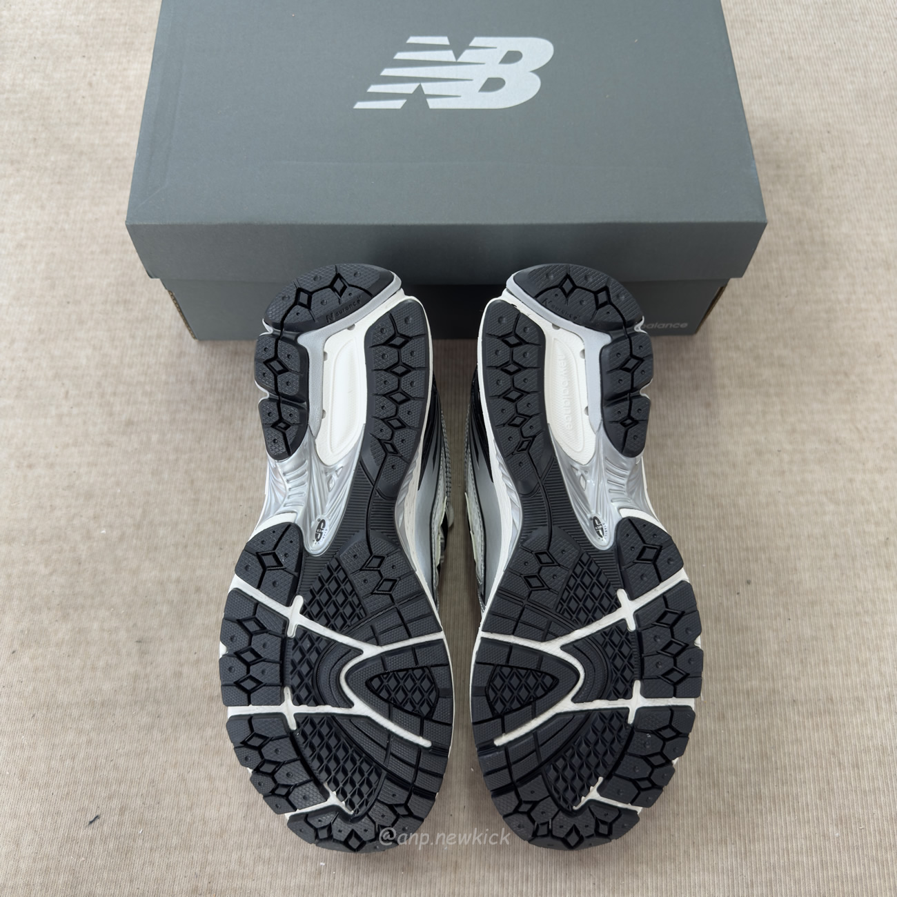 New Balance 1906r Silver Black M1906rer (4) - www.newkick.org