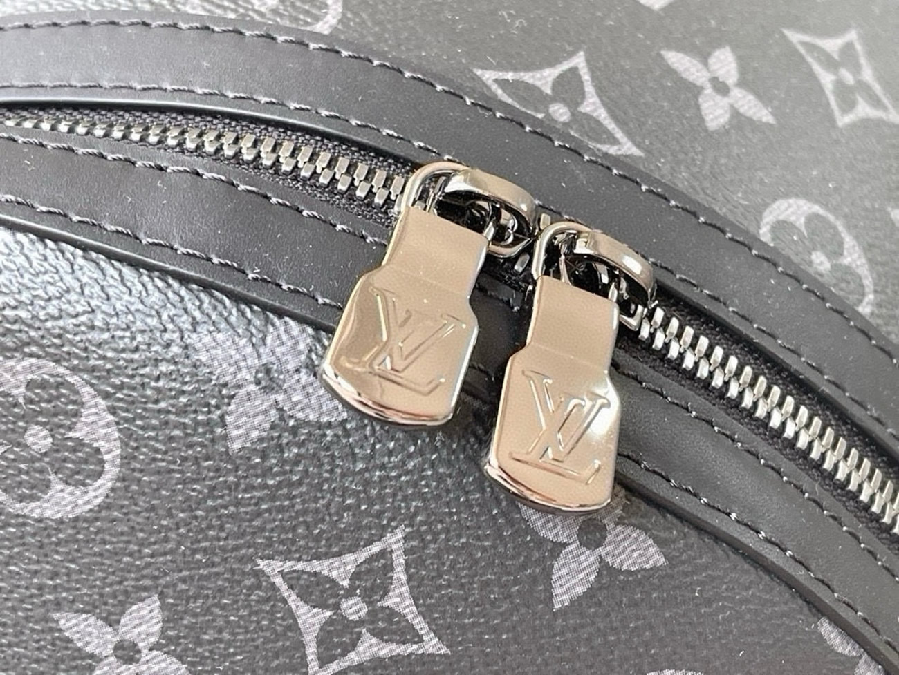 Louis Vuitton Discovery Pm Knapsack M22558 (3) - www.newkick.org Louis Vuitton Discovery Pm Knapsack M22558 (3) - www.newkick.org