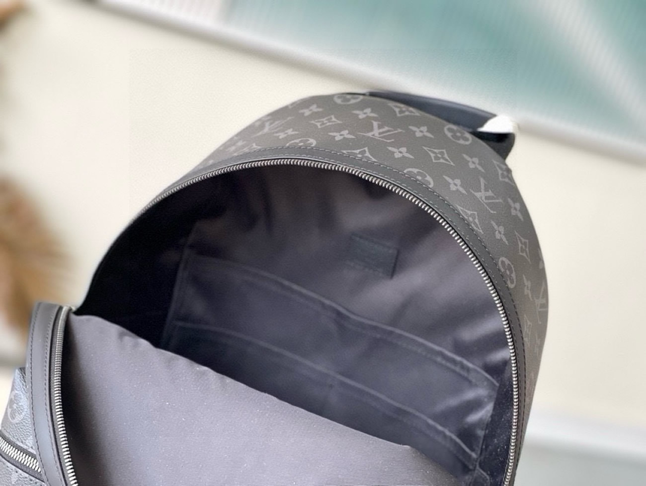 Louis Vuitton Discovery Pm Knapsack M22558 (6) - www.newkick.org Louis Vuitton Discovery Pm Knapsack M22558 (6) - www.newkick.org