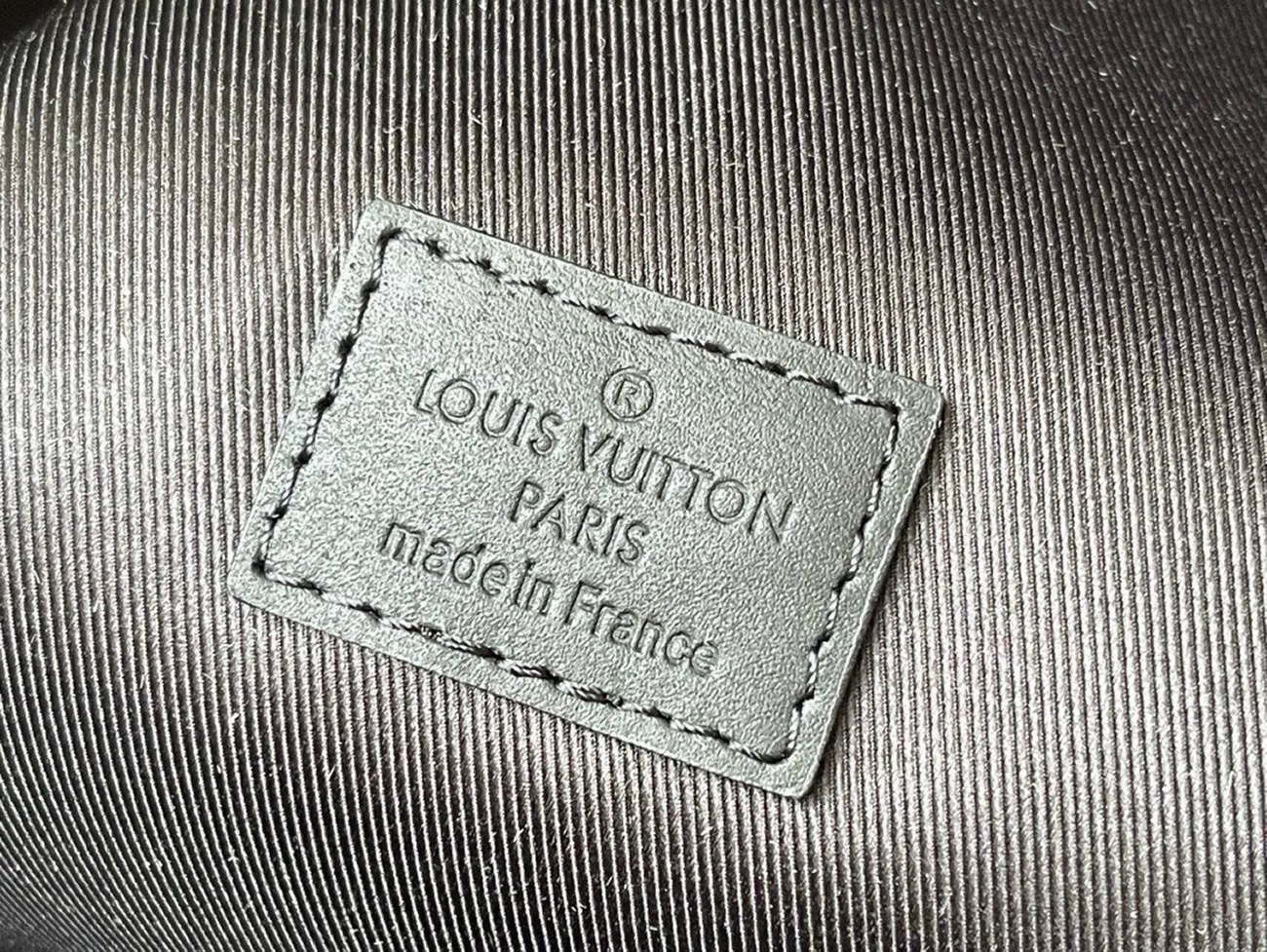 Louis Vuitton Discovery Pm Knapsack M22558 (7) - www.newkick.org Louis Vuitton Discovery Pm Knapsack M22558 (7) - www.newkick.org