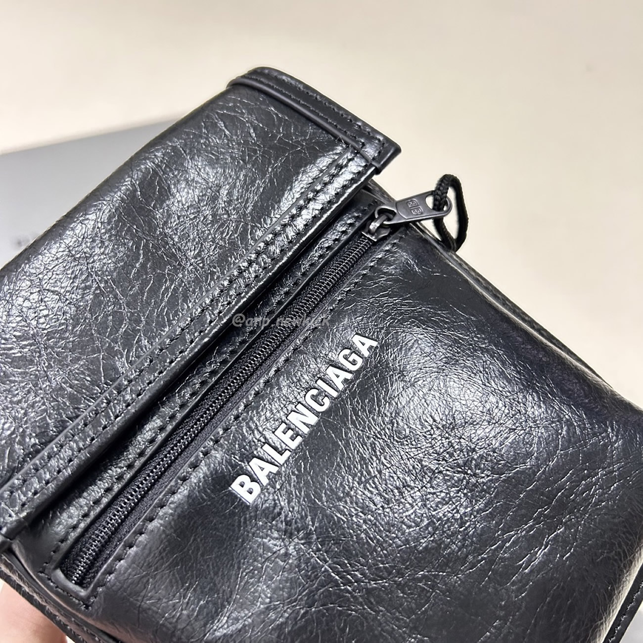 Balenciaga Explorer Arena Cracked Leather Messenger Bag Black (10) - www.newkick.org
