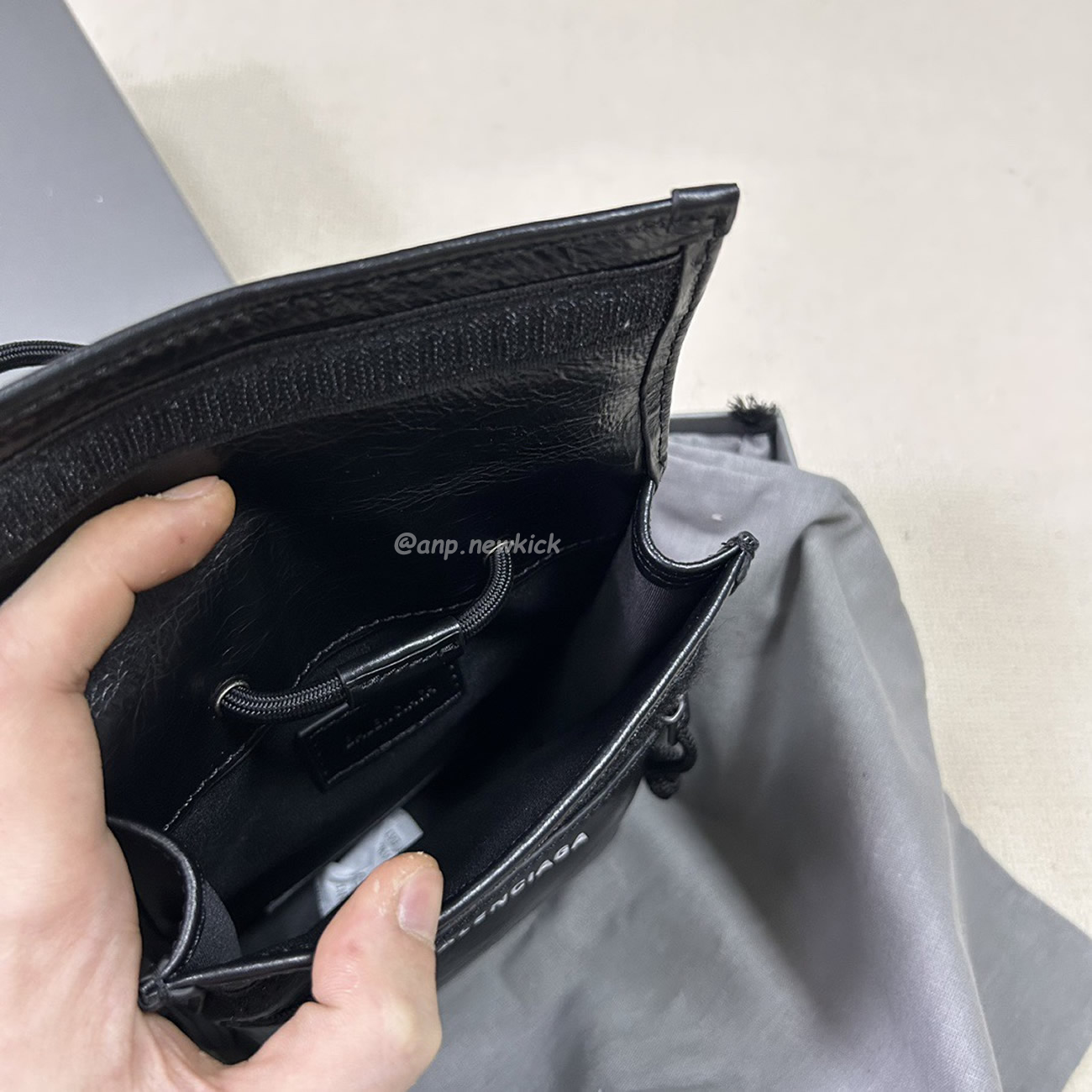 Balenciaga Explorer Arena Cracked Leather Messenger Bag Black (11) - www.newkick.org
