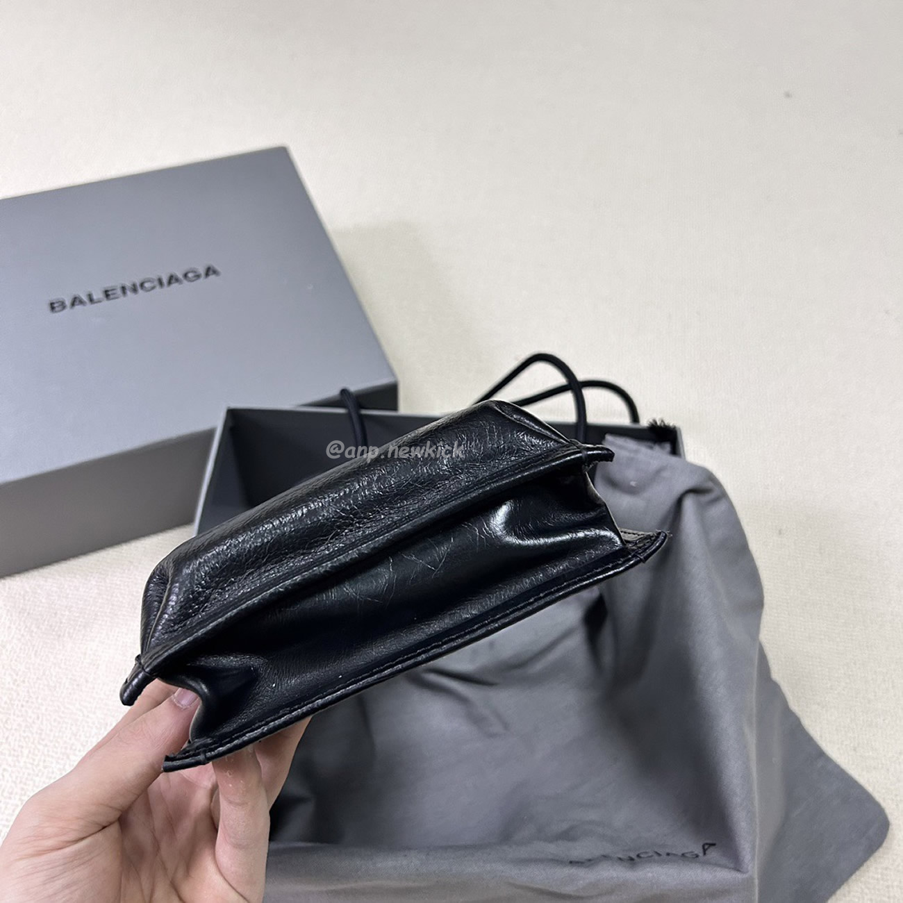 Balenciaga Explorer Arena Cracked Leather Messenger Bag Black (12) - www.newkick.org
