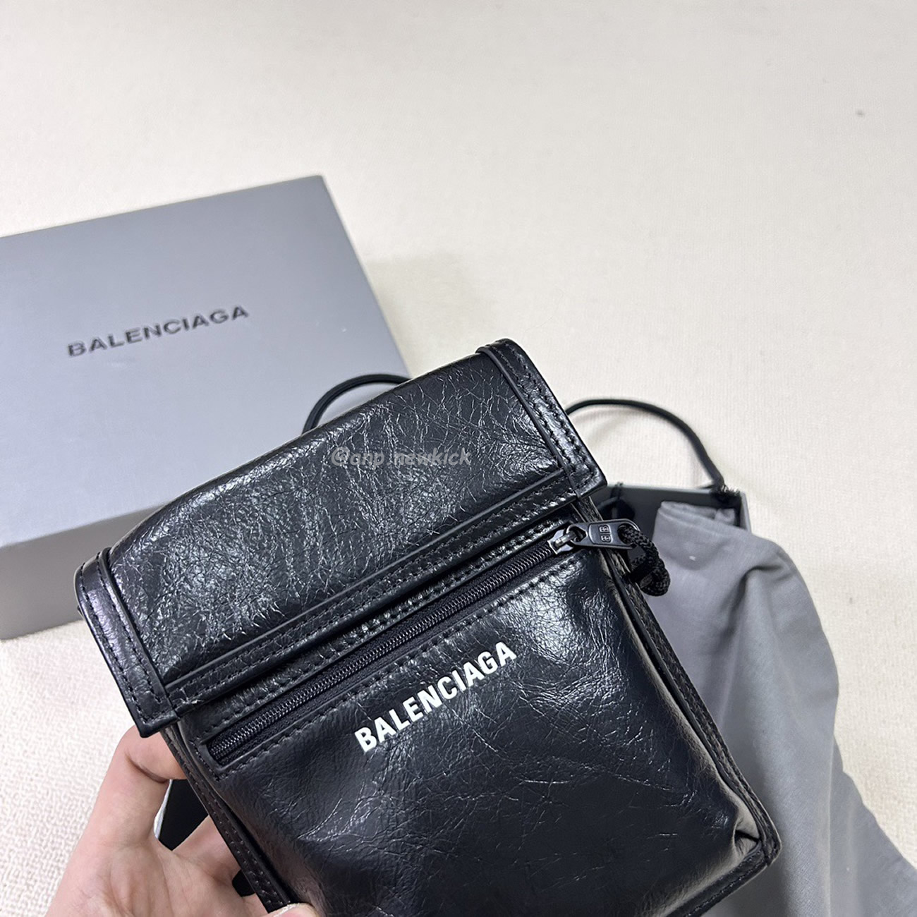 Balenciaga Explorer Arena Cracked Leather Messenger Bag Black (17) - www.newkick.org