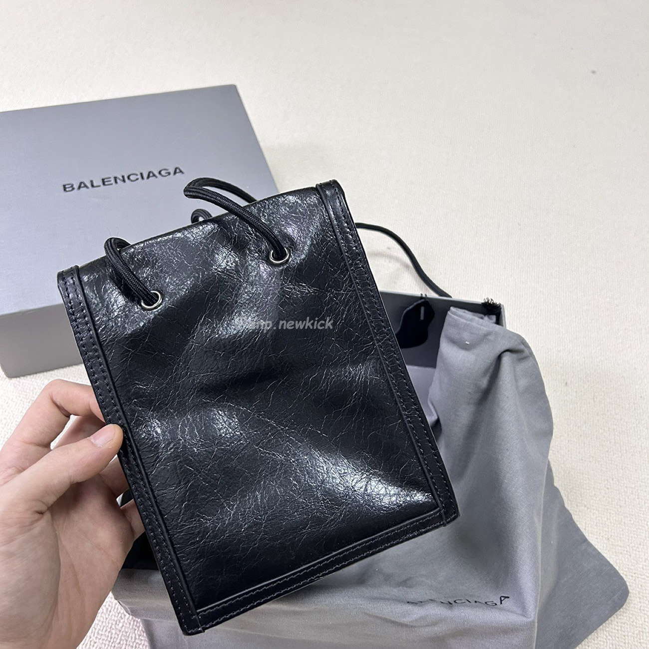 Balenciaga Explorer Arena Cracked Leather Messenger Bag Black (2) - www.newkick.org