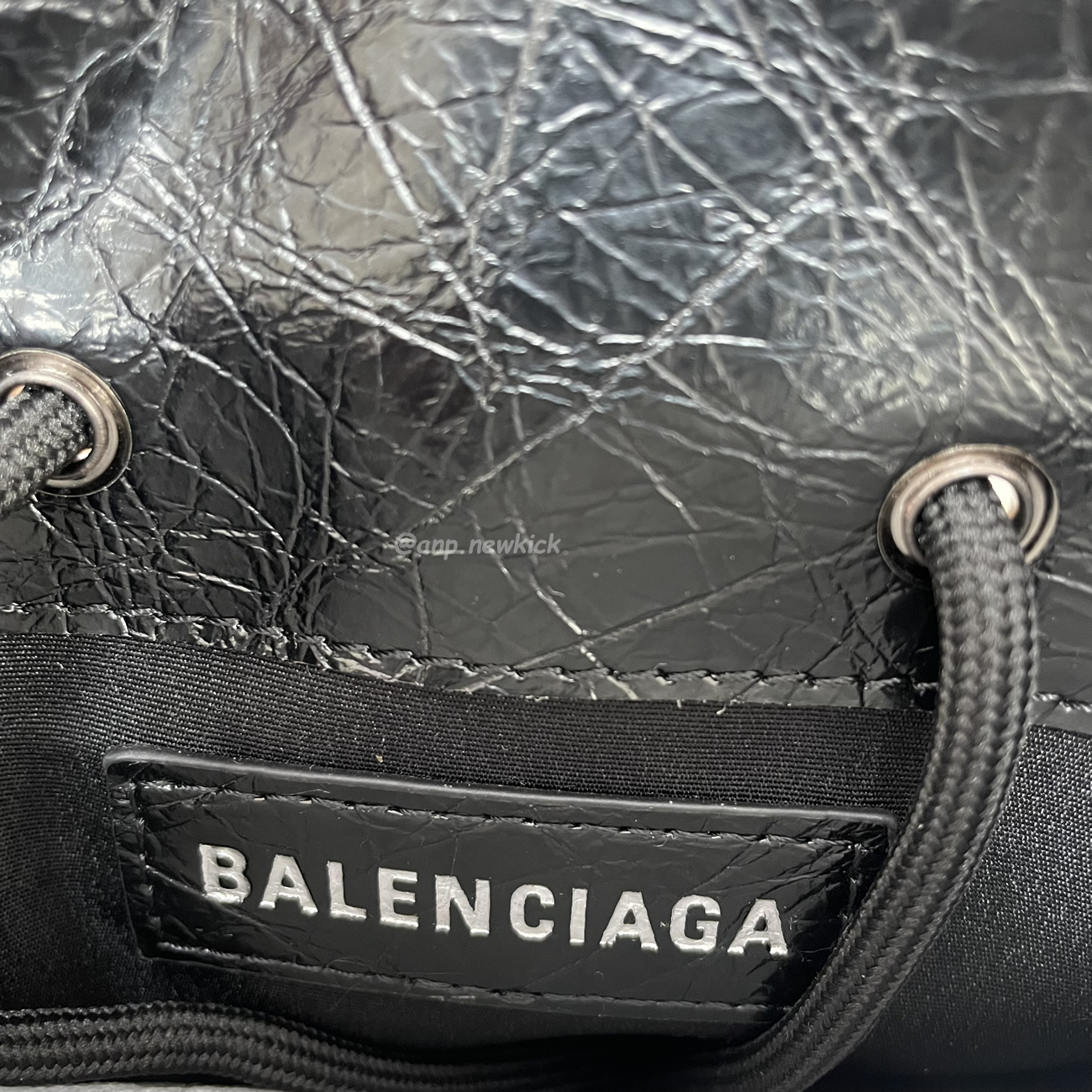 Balenciaga Explorer Arena Cracked Leather Messenger Bag Black (3) - www.newkick.org