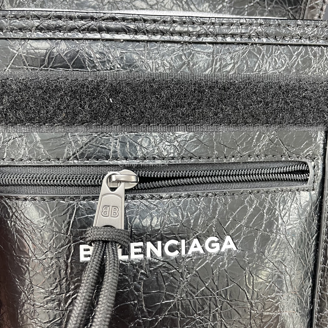 Balenciaga Explorer Arena Cracked Leather Messenger Bag Black (6) - www.newkick.org