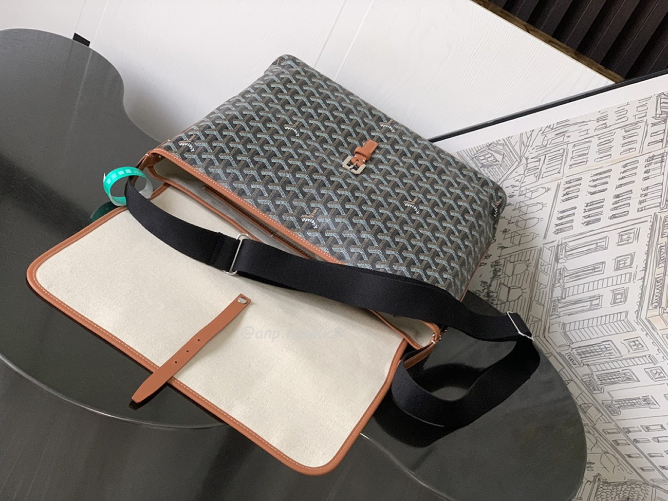 Goyard Capetien Medium Size Messenger Bag (13) - www.newkick.org Goyard Capetien Medium Size Messenger Bag (13) - www.newkick.org