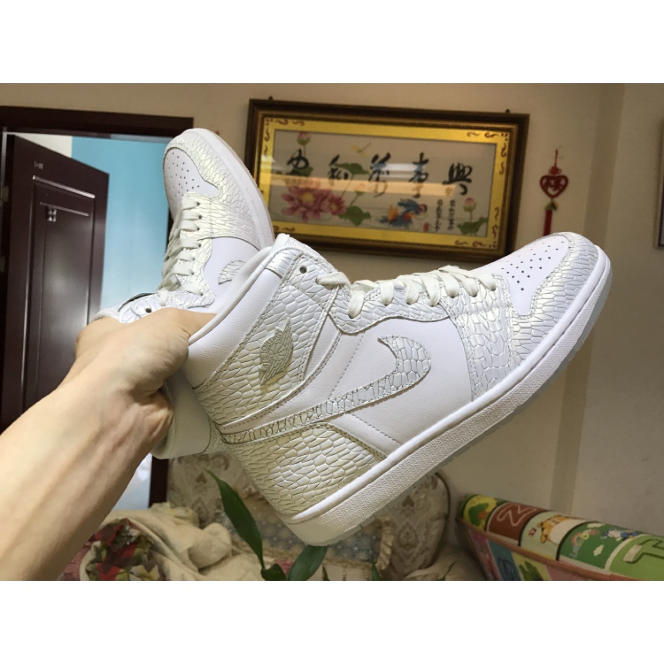 Air Jordan 1 Retro High GS "Pearl White" 832596-100