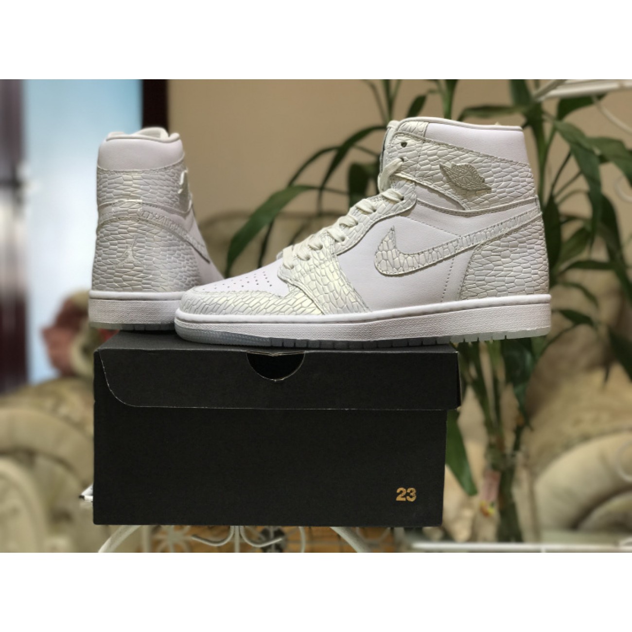 Air Jordan 1 Retro High GS "Pearl White" 832596-100