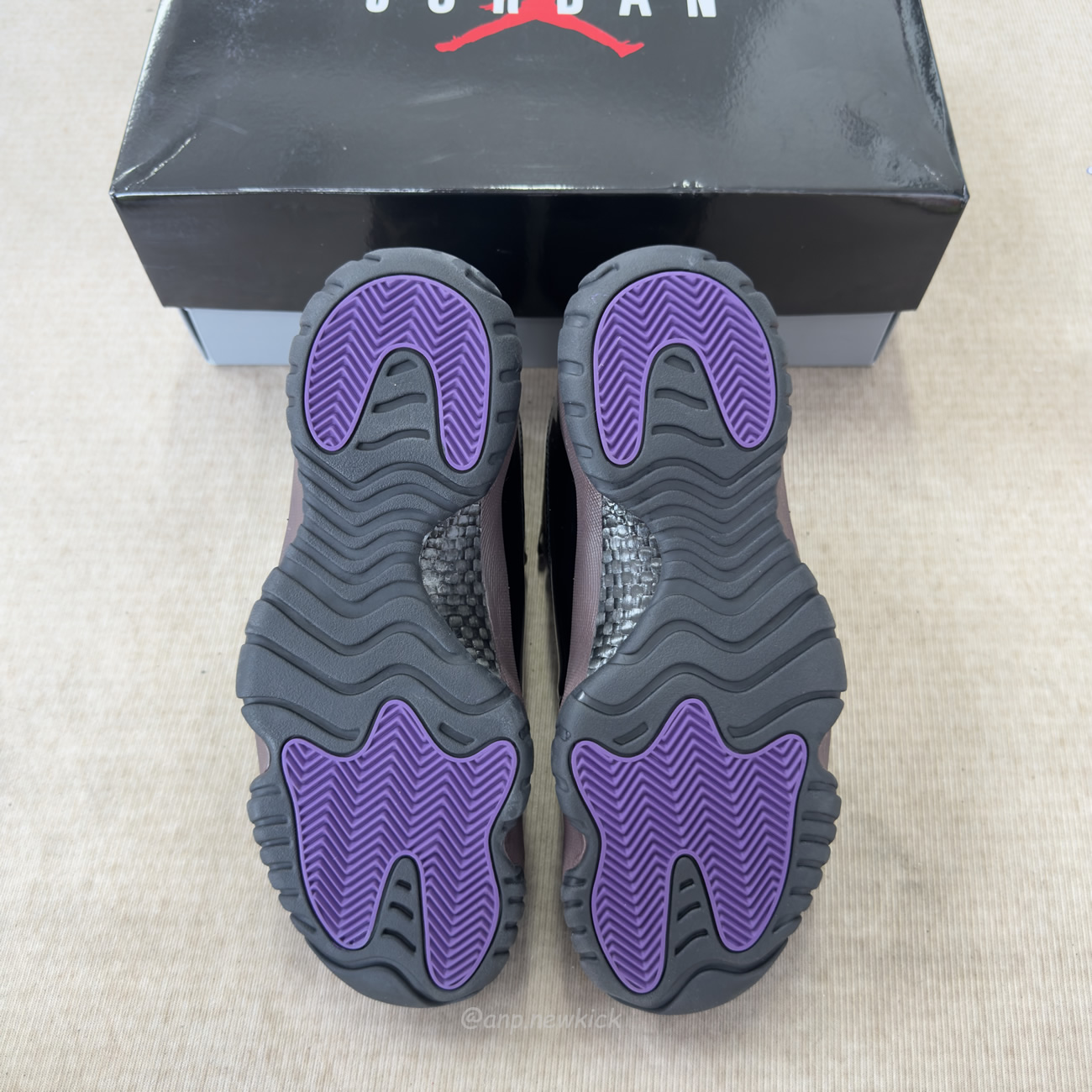 Air Jordan 11 Retro Black Chocolate Ct8012 200 (4) - www.newkick.org